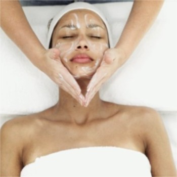 Nettoyage et Soin du visage à domicile | déplacement 15.000ar - Massage facial